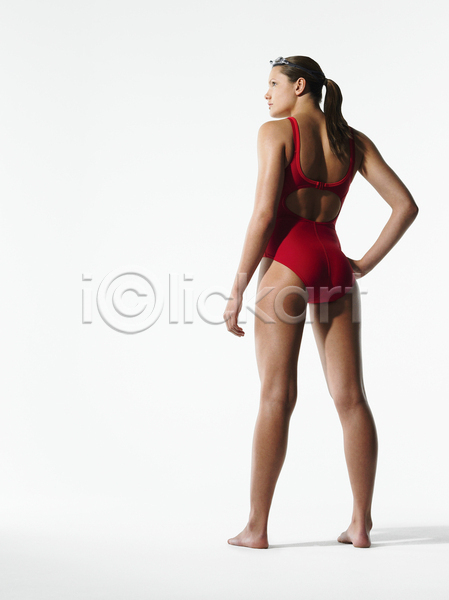 휴식 백인 성인 성인여자한명만 여자 한명 JPG 뒷모습 포토 해외이미지 모델 서기 수영복 수영선수 스포츠 실내 전신 해외202004 흰배경