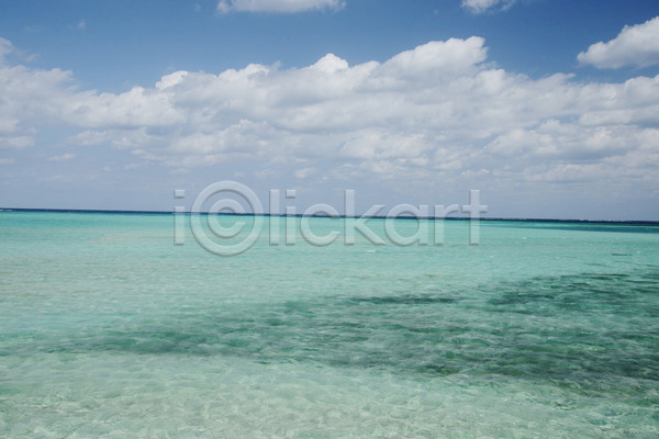 사람없음 JPG 포토 해외이미지 구름(자연) 맑음 물 바다 섬 아시아 여름(계절) 일본 초록색 파란색 풍경(경치) 하늘 해외202004 휴가 흰색