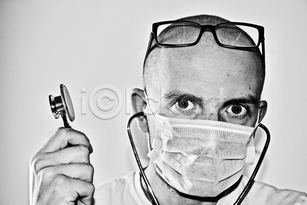 남자 사람 한명 JPG 포토 해외이미지 가면 건강 눈(신체부위) 안경 약 얼굴 외과 의료성형뷰티 의사 해외202004