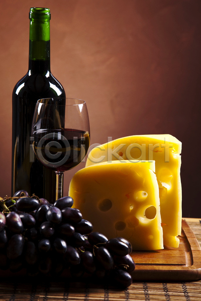 사람없음 JPG 포토 해외이미지 갈색배경 나무도마 와인 와인병 와인잔 치즈 포도 해외202004