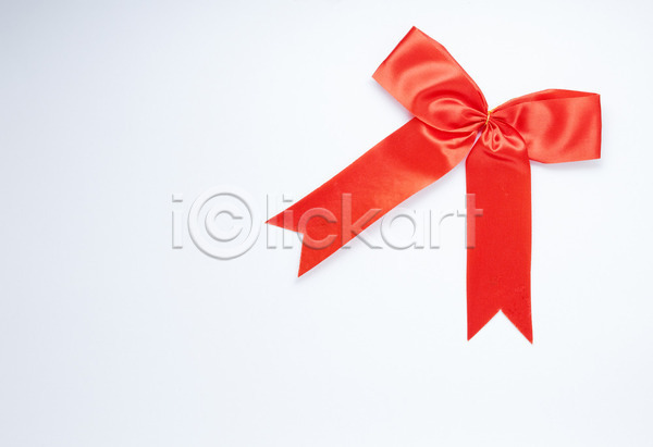 축하 사람없음 JPG 포토 해외이미지 고립 기념일 리본 발렌타인데이 백그라운드 빨간색 상자 생일 선물 장식 축제 크리스마스 패키지 포장소품 해외202004 활 휴가 흰색