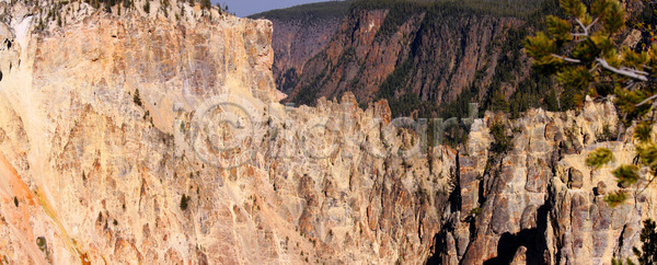 사람없음 JPG 포토 해외이미지 갈색 공원 구름 나무 내추럴 미국 산 상록수 서쪽 석회암 숲 암초 옛날 와이오밍 자연 전국 지구 초록색 컬러풀 탑 파란색 풍경 하늘 해외202004 해외포토 화산 화석 황무지 흰색