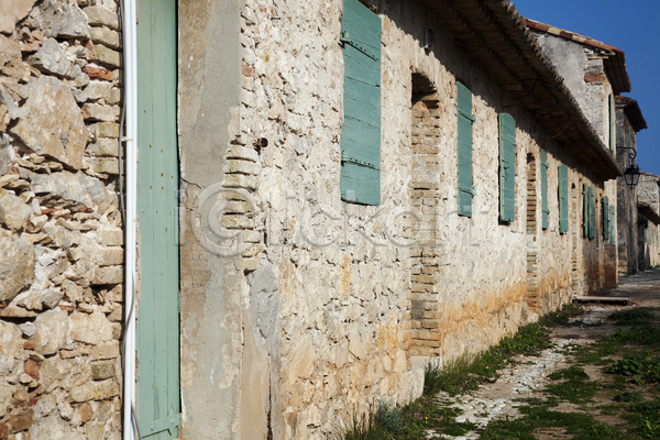 사람없음 JPG 포토 해외이미지 건물 건축양식 날씨 목재 문 바위 벽 야외 역사 옛날 창문 프랑스 해외202004