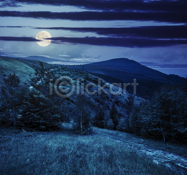 사람없음 JPG 포토 해외이미지 구름(자연) 달 보름달 산 야간 야외 파란색 풍경(경치) 하늘 해외202004