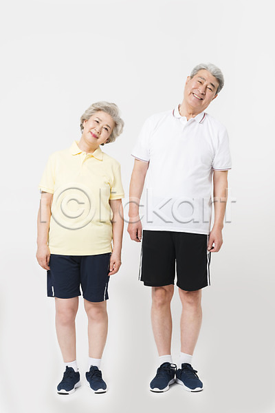 60대 70대 남자 노인만 두명 사람 여자 한국인 JPG 앞모습 포토 건강 건강관리 노부부 맨손체조 목운동 미소(표정) 스튜디오촬영 실내 운동 운동복 전신