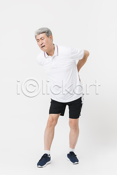 70대 남자 노인남자한명만 사람 한국인 한명 JPG 앞모습 포토 건강 건강관리 스튜디오촬영 운동 운동복 전신 찡그림 허리통증