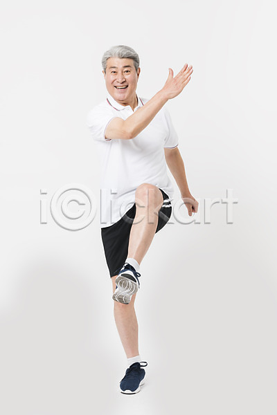 70대 남자 노인남자한명만 사람 한국인 한명 JPG 앞모습 포토 건강 건강관리 다리들기 미소(표정) 스튜디오촬영 운동 운동복 전신