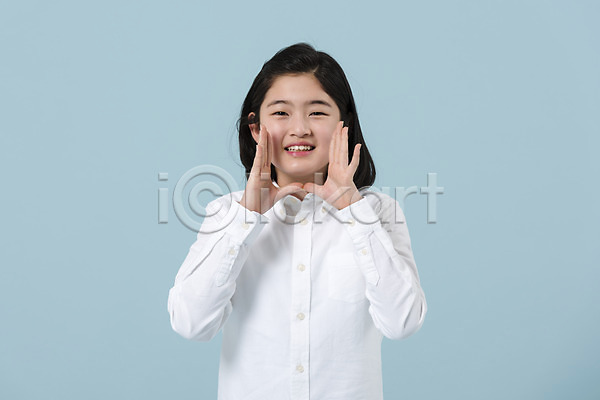10대 사람 십대여자한명만 여자 청소년 한국인 한명 JPG 앞모습 포토 미소(표정) 상반신 손모으기 스튜디오촬영 여중생 여학생 외침 캐주얼