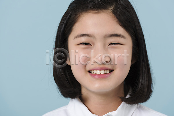 10대 사람 십대여자한명만 여자 청소년 한국인 한명 JPG 근접촬영 앞모습 포토 미소(표정) 상반신 스튜디오촬영 얼굴 여중생 여학생 응시 캐주얼