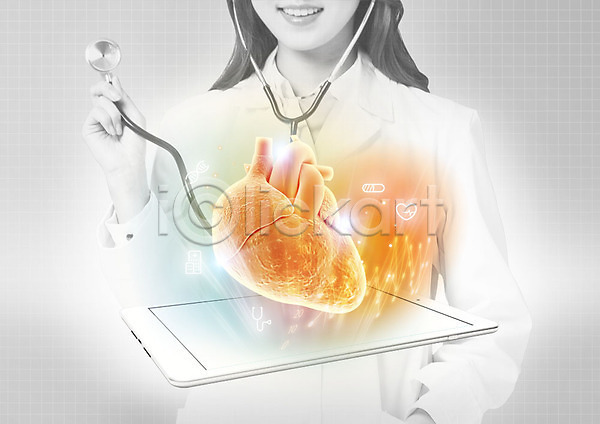 20대 성인 성인여자한명만 여자 한국인 한명 PSD 앞모습 편집이미지 들기 미소(표정) 상반신 서기 심장 의사 의학 청진기 태블릿 홀로그램