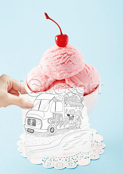 남자 세명 신체부위 어린이 여자 PSD 편집이미지 그림 들기 딸기아이스크림 손 아이스크림 아이스크림차 여름(계절) 종이 체리 푸드트럭
