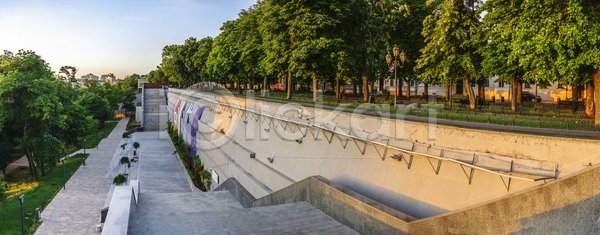 클래식 사람없음 JPG 포토 해외이미지 건물 건축양식 궁전 도로 도시 디자인 문화 미술 방법 아침 야외 여행 역사 외관 우크라이나 유럽 재산 주택 천연기념물 파노라마 해외202004 해외포토 화창