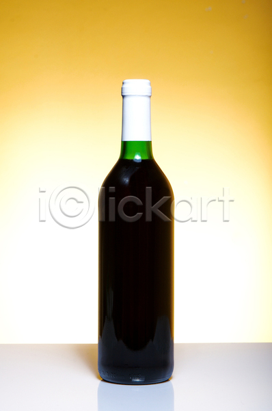 축하 사람없음 JPG 포토 해외이미지 1 검은색 내추럴 맛 빨간색 알코올 액체 와인 와인잔 유리 탁자 포도 해외202004