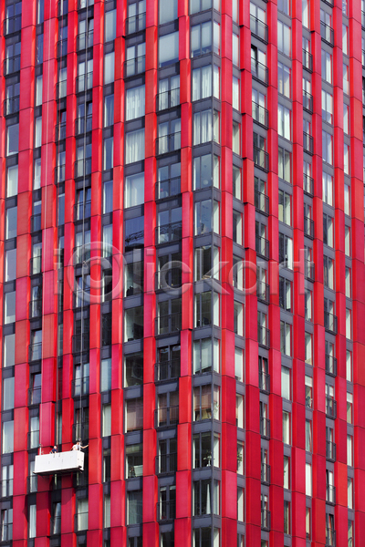 위험 남자 사람없음 JPG 포토 해외이미지 건물 건축양식 고층빌딩 곤돌라 네덜란드 노동자 도시 백그라운드 비즈니스 빨간색 사무실 세탁기 야외 외관 유리 유지 직업 창문 청소 탑 해외202004