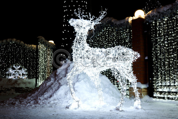 사람없음 JPG 포토 해외이미지 겨울 계절 눈송이 디자인 빛 사슴 사인 새해 선물 야간 크리스마스 해외202004 휴가