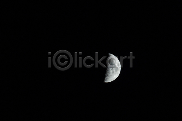 사람없음 JPG 포토 해외이미지 달 반달 야간 야외 해외202004 회색
