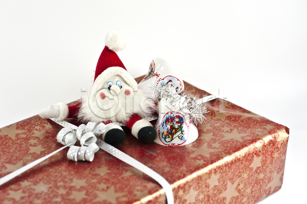 사람없음 JPG 포토 해외이미지 계절 덮개 리본 빨간색 산타클로스 상자 선물 오브젝트 인형 전통 종 크리스마스 해외202004 휴가