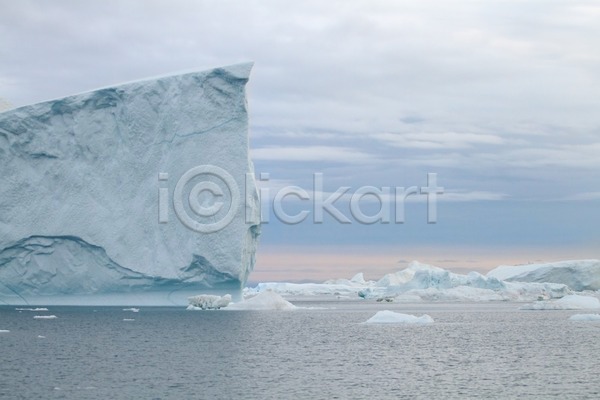 추위 사람없음 JPG 포토 해외이미지 그린란드 대서양 물 바다 북극 북쪽 빙산 빙하 얼음 일몰 자연 재산 컬러풀 파란색 풍경(경치) 하늘 해외202004 흰색