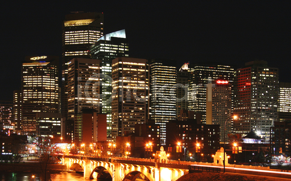 성공 성장 사람없음 JPG 포토 해외이미지 건물 고층빌딩 도시 도시풍경 도심 야간 야경 야외 캐나다 하늘 해외202004