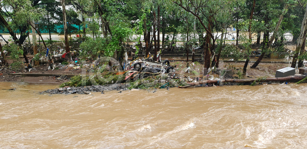 사람없음 JPG 포토 해외이미지 강 물 사건 자동차 재앙 해외202004 해외포토 홍수