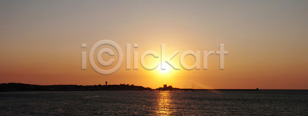 사람없음 JPG 실루엣 포토 해외이미지 노란색 바다 보트 수평선 야외 오렌지 일몰 자연 저녁 태양 파노라마 풍경 프랑스 해외202004 해외포토 햇빛 황혼 휴양지