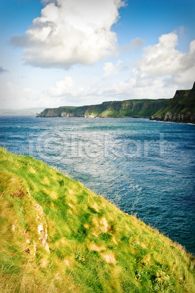사람없음 JPG 포토 해외이미지 구름(자연) 바다 백그라운드 북쪽 아일랜드 장면 절벽 초록색 파란색 풍경(경치) 해외202004