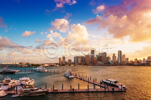 사람없음 JPG 포토 해외이미지 건물 구름(자연) 도시 도시풍경 바다 배(교통) 야외 일출 주간 풍경(경치) 플로리다 항구 해외202004