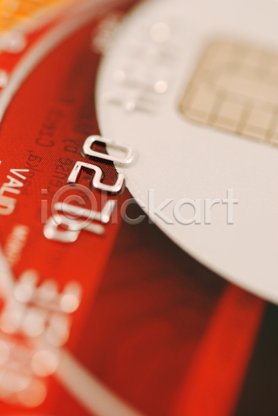 사람없음 JPG 포토 해외이미지 ATM 계좌 금융 닫기 돈 묘사 백그라운드 비자 비즈니스 빚 빨간색 세로 속임수 숫자 신용카드 안전 어둠 인출 질감 플라스틱 해외202004 황금