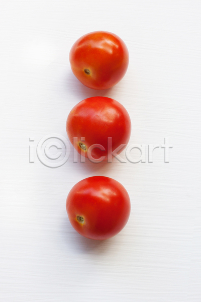 사람없음 JPG 포토 해외이미지 방울토마토 세개 실내 일렬 토마토 해외202004 흰배경