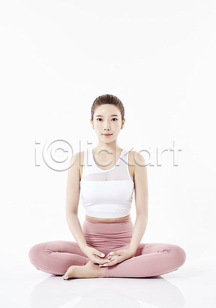 20대 성인 성인여자한명만 여자 한국인 한명 JPG 앞모습 포토 건강 나비자세 스튜디오 스튜디오촬영 스트레칭 실내 앉기 요가 운동복 전신 포즈 필라테스 흰배경