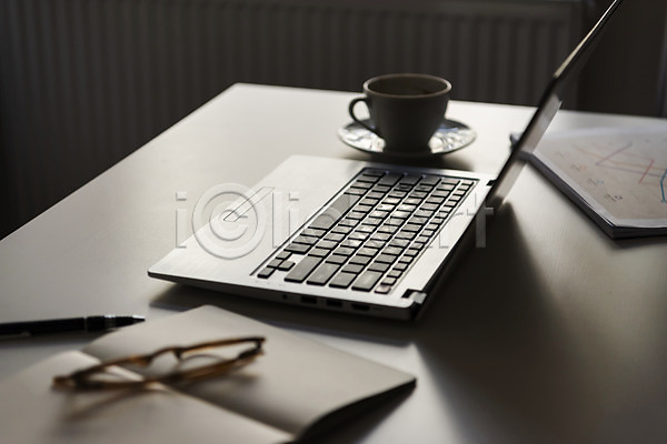 사람없음 JPG 포토 공책 그래프 노트북 문서 실내 안경 주간 커피잔 탁자 펜