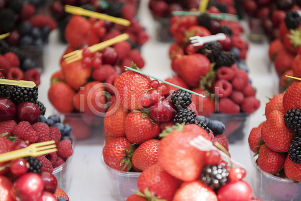사람없음 JPG 근접촬영 아웃포커스 포토 과일 다양 딸기 블루베리 빨간색 전시 체리 크리에이터 포크 프라하
