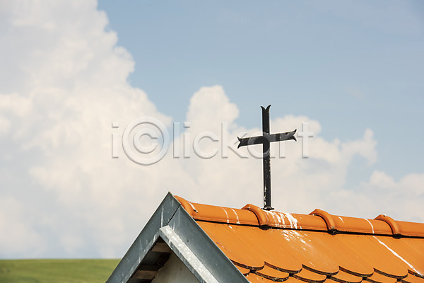 사람없음 JPG 포토 구름(자연) 맑음 모라비아 성당 십자가 야외 여행 유럽 자연 주간 지붕 체코 초원(자연) 풍경(경치) 하늘 해외 해외풍경