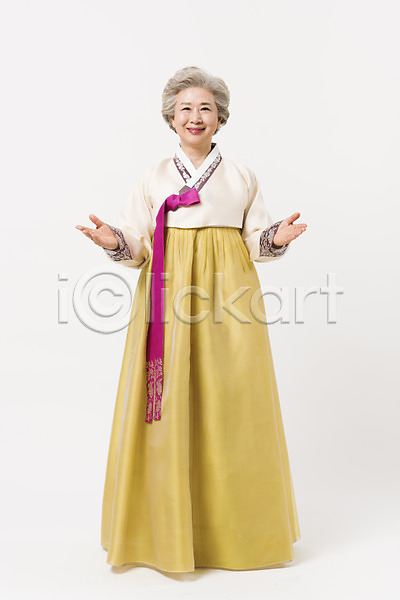 60대 노년 노인여자한명만 여자 한국인 한명 JPG 앞모습 포토 명절 모션 서기 손짓 스튜디오촬영 실내 웃음 전신 전통 팔벌리기 한국전통 한복 할머니
