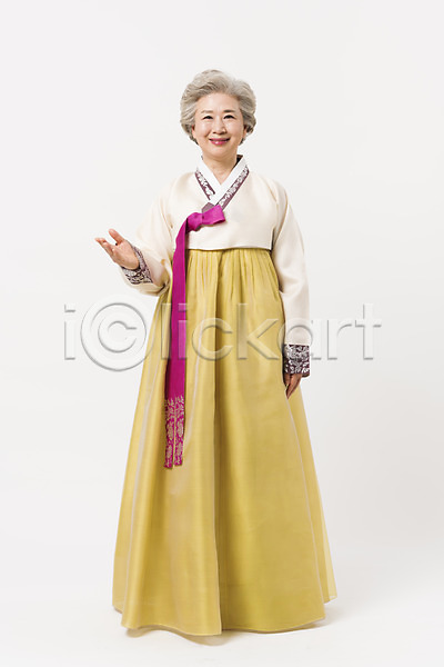 60대 노년 노인여자한명만 여자 한국인 한명 JPG 앞모습 포토 가리킴 명절 모션 서기 손짓 스튜디오촬영 실내 웃음 전신 전통 한국전통 한복 할머니