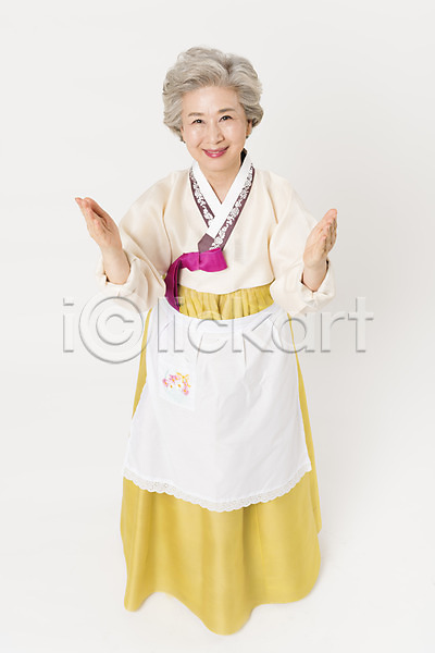 60대 노년 노인여자한명만 여자 한국인 한명 JPG 앞모습 포토 하이앵글 명절 모션 서기 설날 손짓 스튜디오촬영 실내 앞치마 웃음 전신 전통 추석 팔벌리기 한국전통 한복 할머니