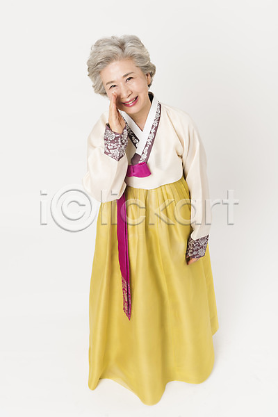 60대 노년 노인여자한명만 여자 한국인 한명 JPG 앞모습 포토 하이앵글 명절 모션 서기 손짓 스튜디오촬영 실내 외침 웃음 전신 전통 한국전통 한복 할머니