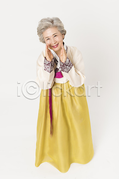 60대 노년 노인여자한명만 여자 한국인 한명 JPG 앞모습 포토 하이앵글 명절 모션 서기 손짓 스튜디오촬영 실내 외침 웃음 전신 전통 한국전통 한복 할머니