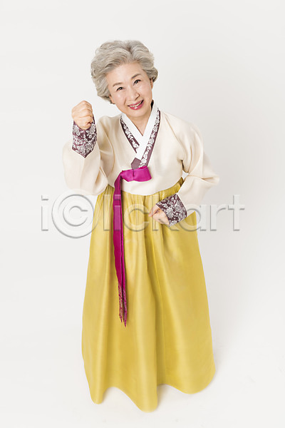 60대 노년 노인여자한명만 여자 한국인 한명 JPG 앞모습 포토 하이앵글 명절 모션 서기 손짓 스튜디오촬영 실내 웃음 전신 전통 파이팅 한국전통 한복 할머니