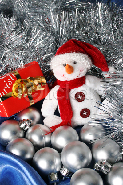사람없음 JPG 포토 해외이미지 눈사람 눈사람인형 선물상자 실내 오너먼트 오브젝트 장식볼 크리스마스 크리스마스장식 해외202004
