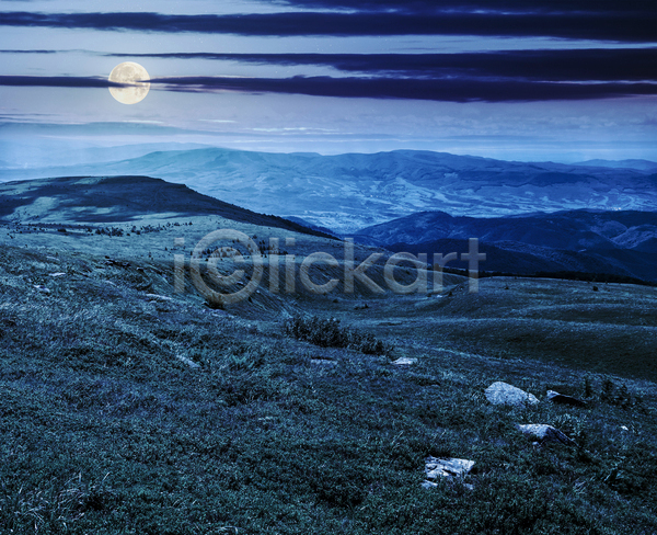 사람없음 JPG 포토 해외이미지 달 보름달 산 야간 야외 언덕 초원(자연) 파란색 풍경(경치) 하늘 해외202004