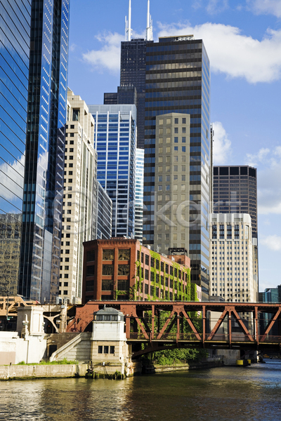 사람없음 JPG 포토 해외이미지 강 건물 고층빌딩 도시 도시풍경 시카고 야외 주간 하늘 해외202004 해외풍경