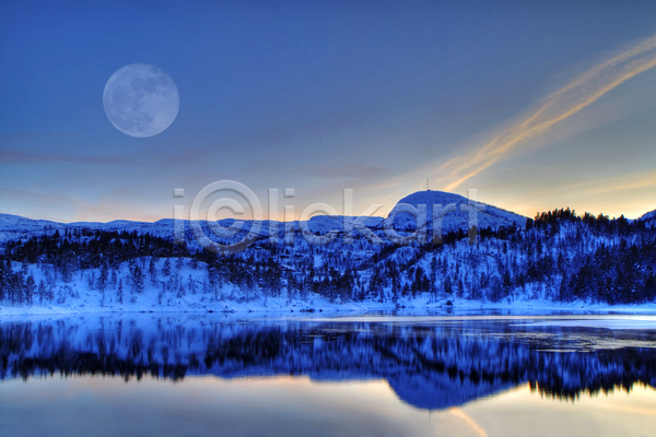 사람없음 JPG 포토 해외이미지 겨울 겨울풍경 노르웨이 반사 보름달 산 야간 야외 자연 하늘 해외202004 호수