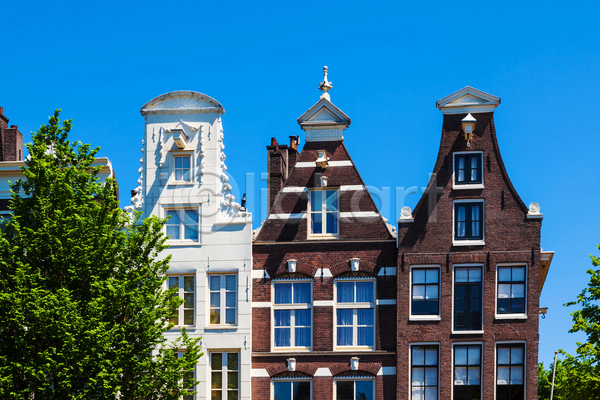 사람없음 JPG 포토 해외이미지 건물 건축양식 네덜란드 도시 도시풍경 암스테르담 유럽 주택 파란색 하늘 해외202004