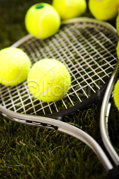 사람없음 JPG 포토 해외이미지 야외 잔디 주간 테니스 테니스공 테니스라켓 테니스용품 테니스장 해외202004