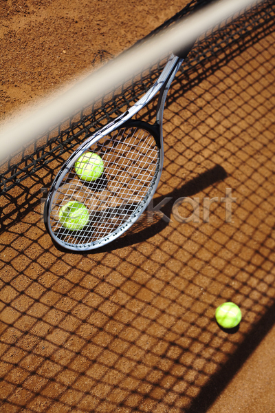 사람없음 JPG 포토 해외이미지 그림자 네트 야외 테니스 테니스공 테니스라켓 테니스용품 테니스장 해외202004