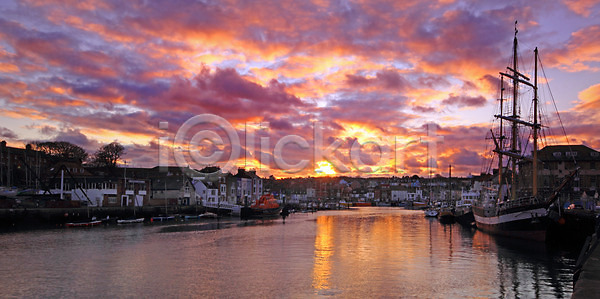 침묵 사람없음 JPG 포토 해외이미지 거리 건축양식 교통시설 구름 낚시 물 바다 반사 방파제 보트 새벽 외관 요트 유럽 일몰 일출 잉글랜드 풍경 하늘 함선 항구 항해 해외202004 해외포토 황혼