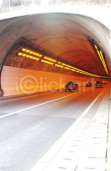 사람없음 JPG 포토 건축 고속도로 공공시설 굴 길 도로 백그라운드 산업 시설물 야외 운송업 자동차 주간 차(자동차) 터널 풍경(경치) 현대건축