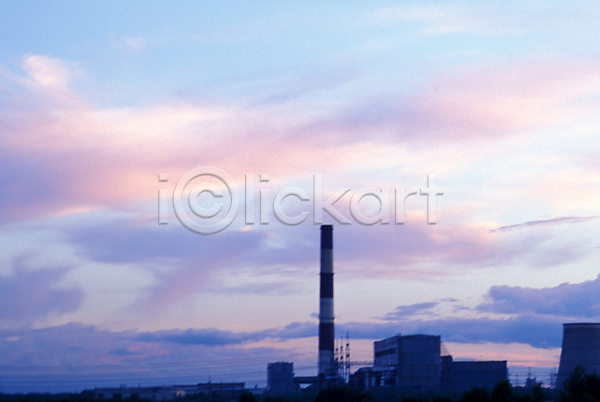 사람없음 JPG 포토 건축 공장 구름(자연) 굴뚝 러시아 산업시설 시설물 야외 외국문화 유럽 자연 주간 풍경(경치) 하늘 해외 해외건축 해외풍경 현대건축