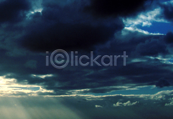 사람없음 JPG 포토 구름(자연) 날씨 먹구름 빛 야외 자연 태양 풍경(경치) 하늘 해 햇빛 흐림